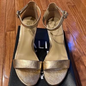 BRAND NEW, never worn Naturalizer Kinsley heels.